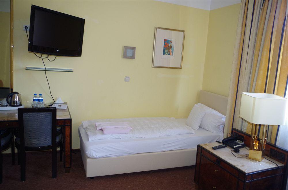 Hotel Franken An Der Messe Francfort-sur-le-Main Extérieur photo